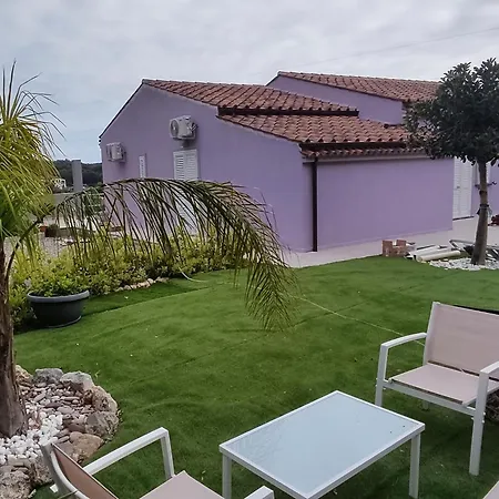 Lilly Villa