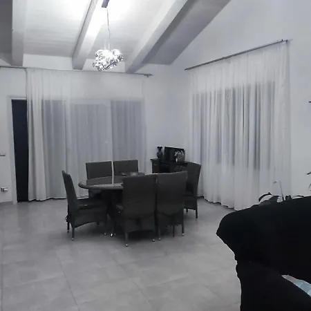 Lilly Villa